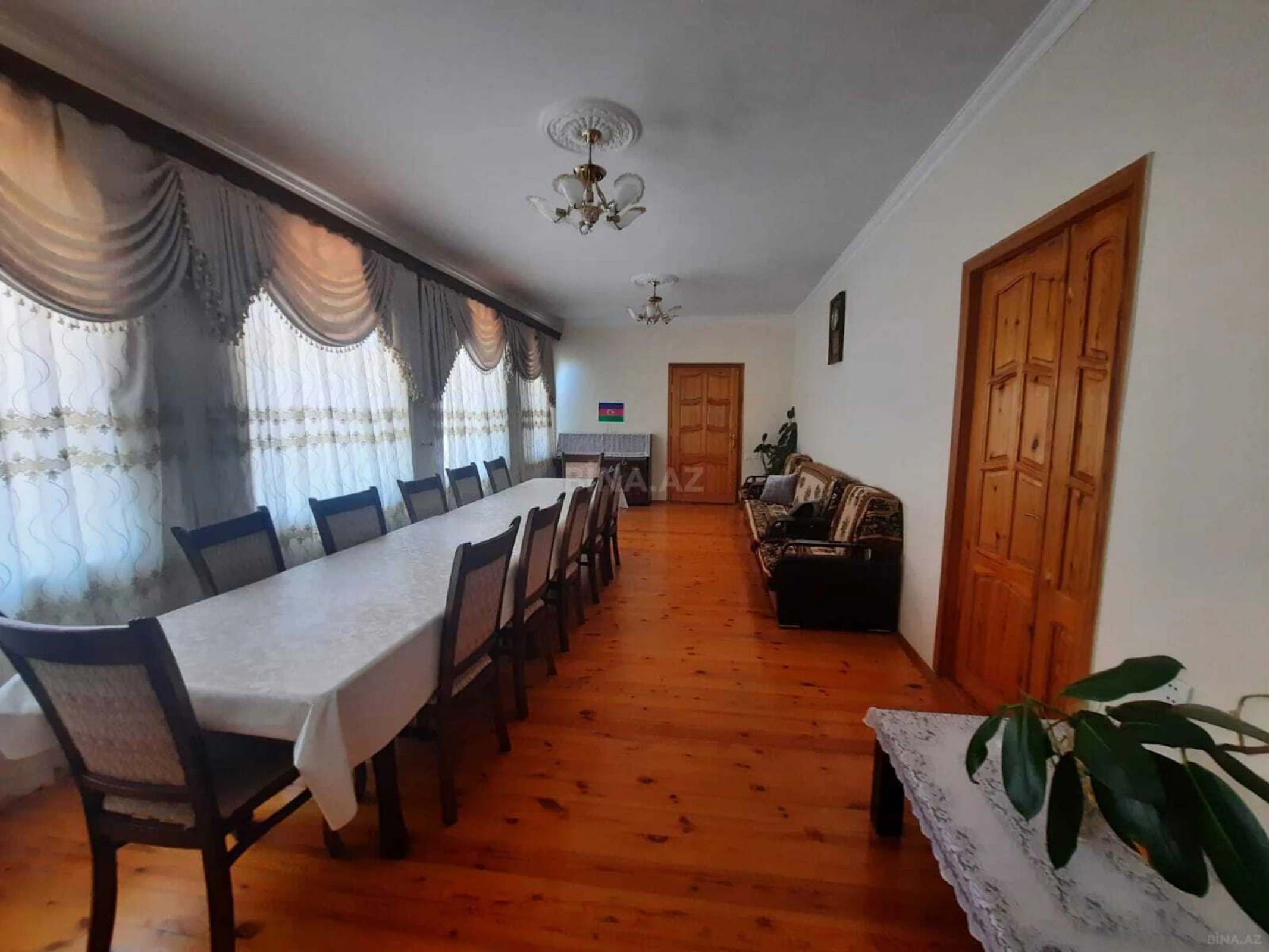 Satılır 8 otaqlı həyət evi 400 m²