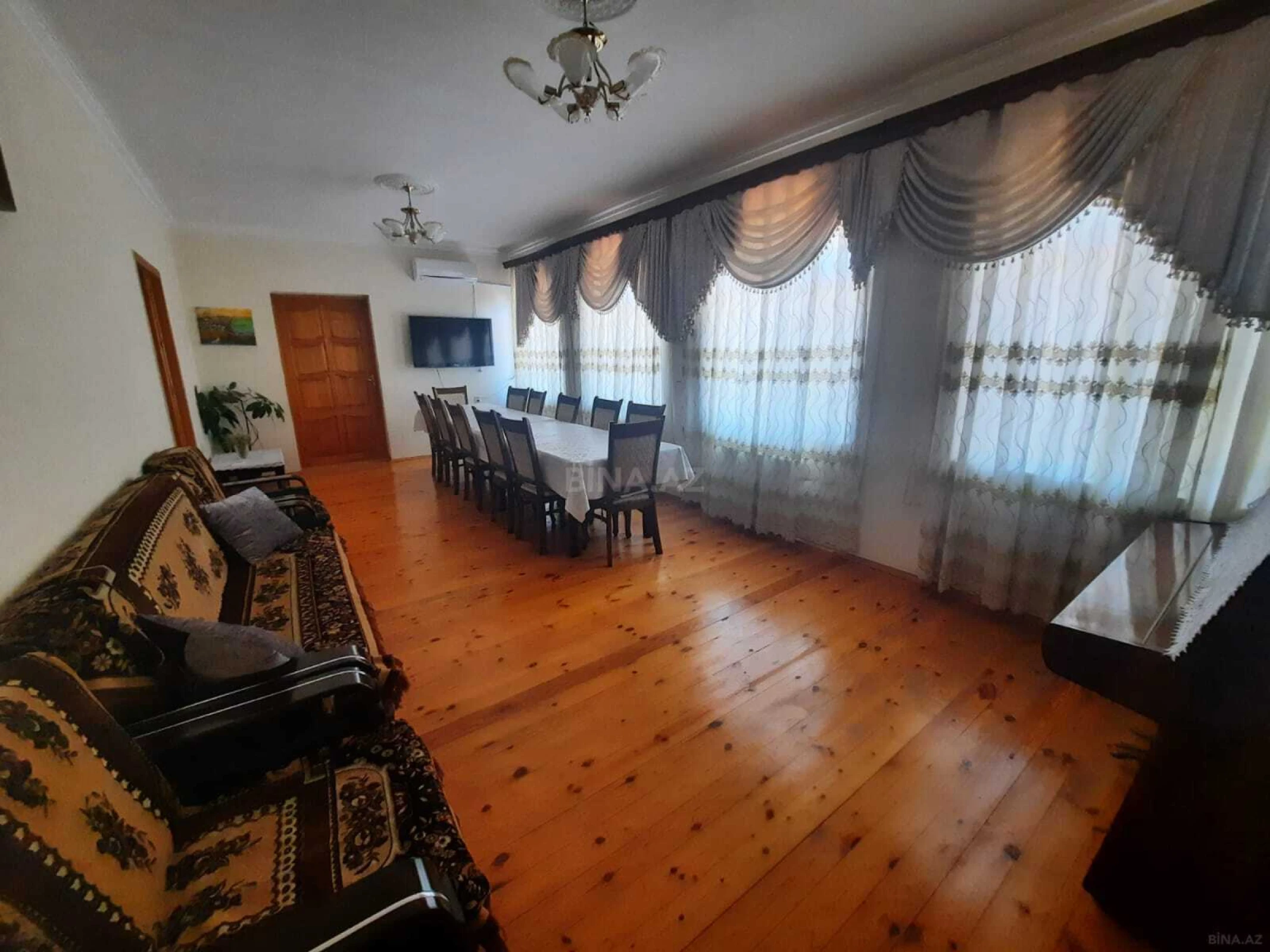 Satılır 8 otaqlı həyət evi 400 m²