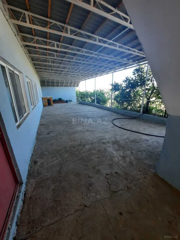 Satılır 8 otaqlı həyət evi 400 m²