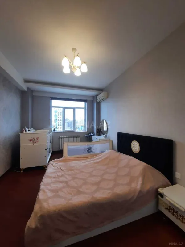 Kirayə verilir 3 otaqlı mənzil 133 m²