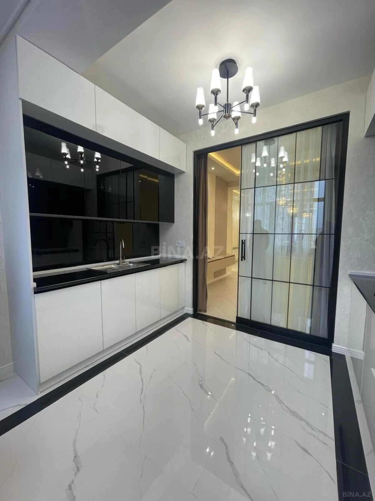 Satılır 3 otaqlı mənzil 105 m²