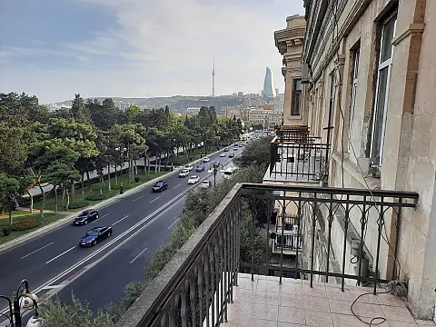 Kirayə verilir 2 otaqlı mənzil 80 m²