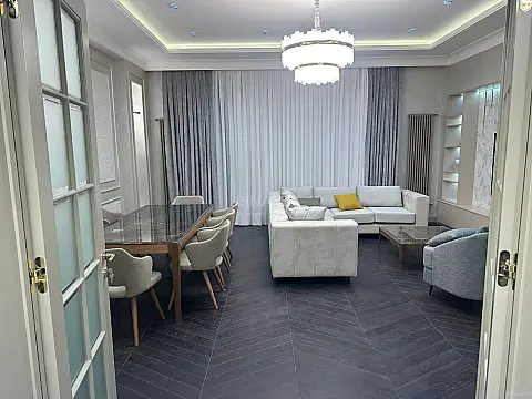 Kirayə verilir 3 otaqlı mənzil 180 m²