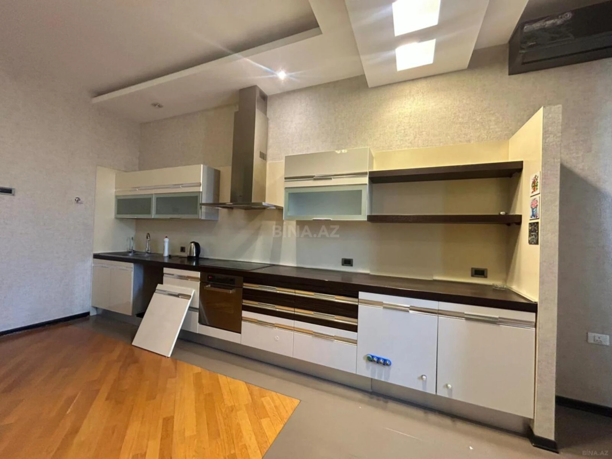 Kirayə verilir 4 otaqlı ofis 150 m²