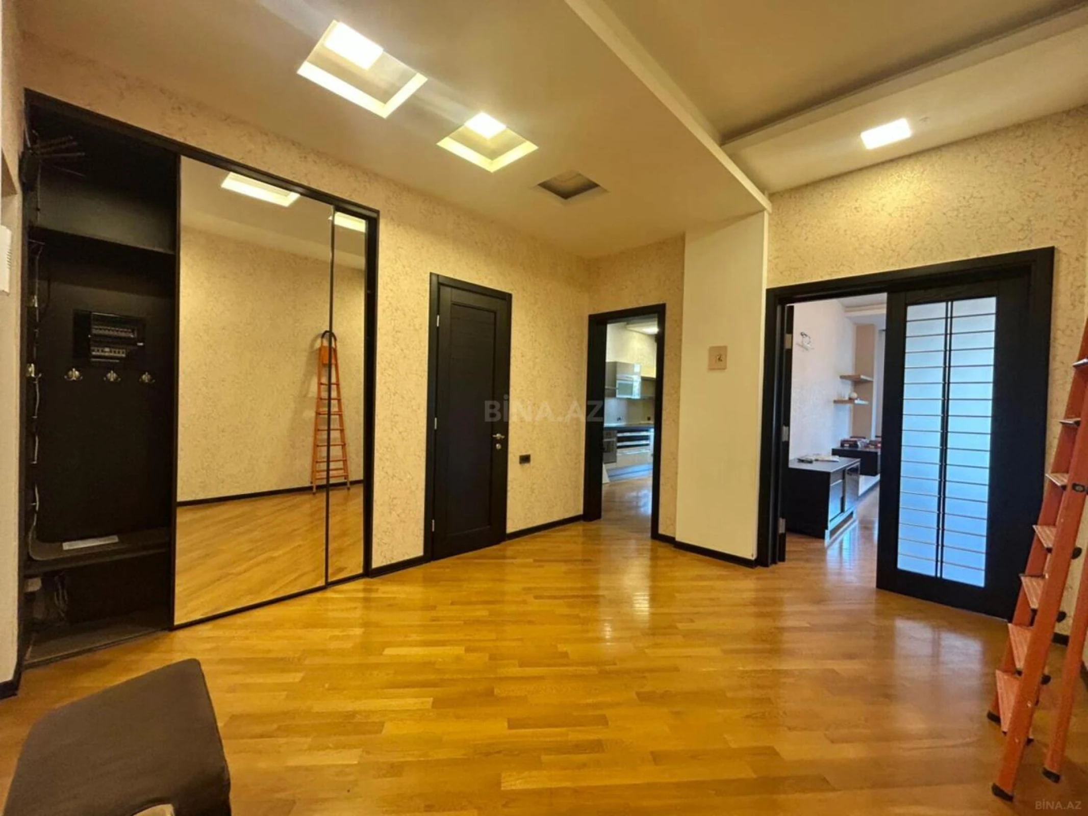 Kirayə verilir 4 otaqlı ofis 150 m²