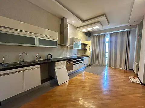 Kirayə verilir 4 otaqlı ofis 150 m²