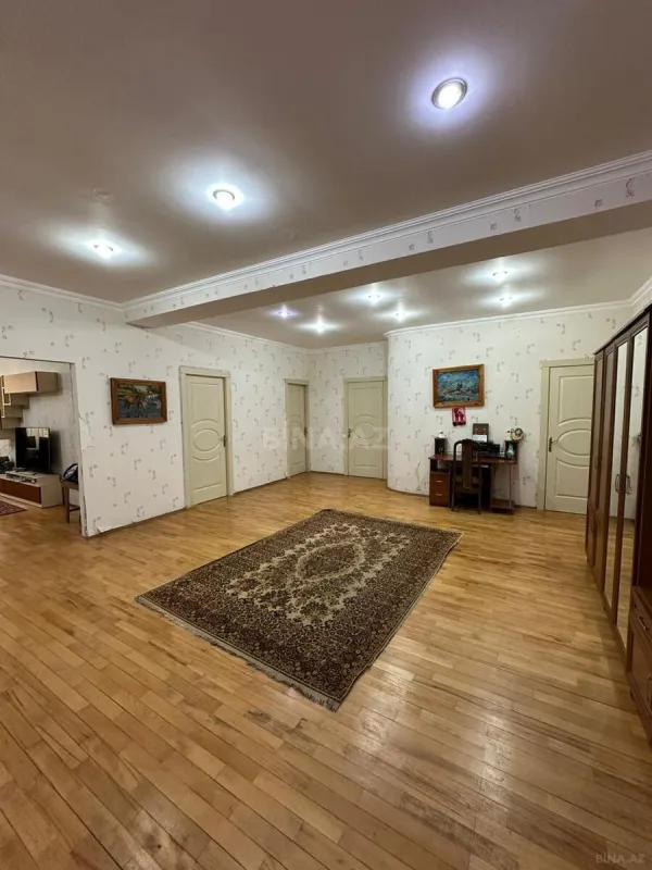 Satılır 3 otaqlı mənzil 153 m²