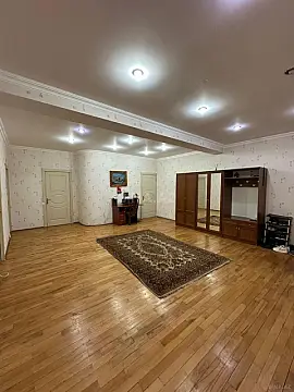 Satılır 3 otaqlı mənzil 153 m²