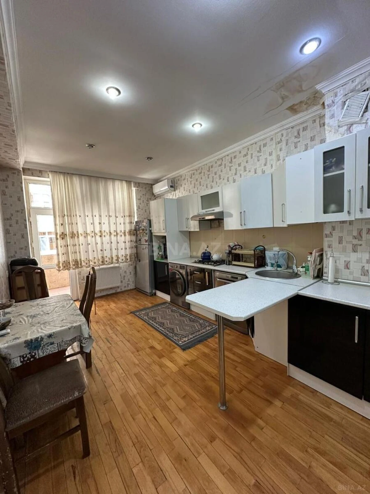 Satılır 3 otaqlı mənzil 153 m²