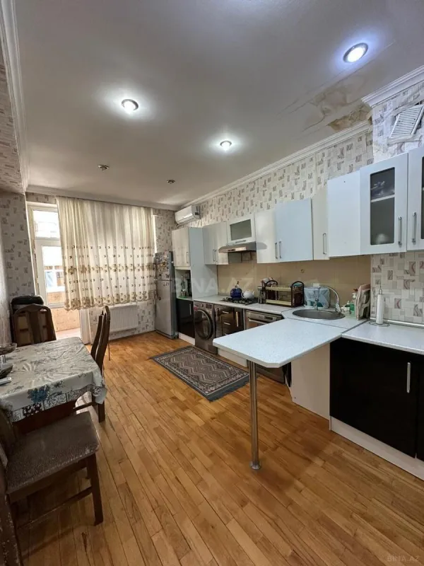 Satılır 3 otaqlı mənzil 153 m²