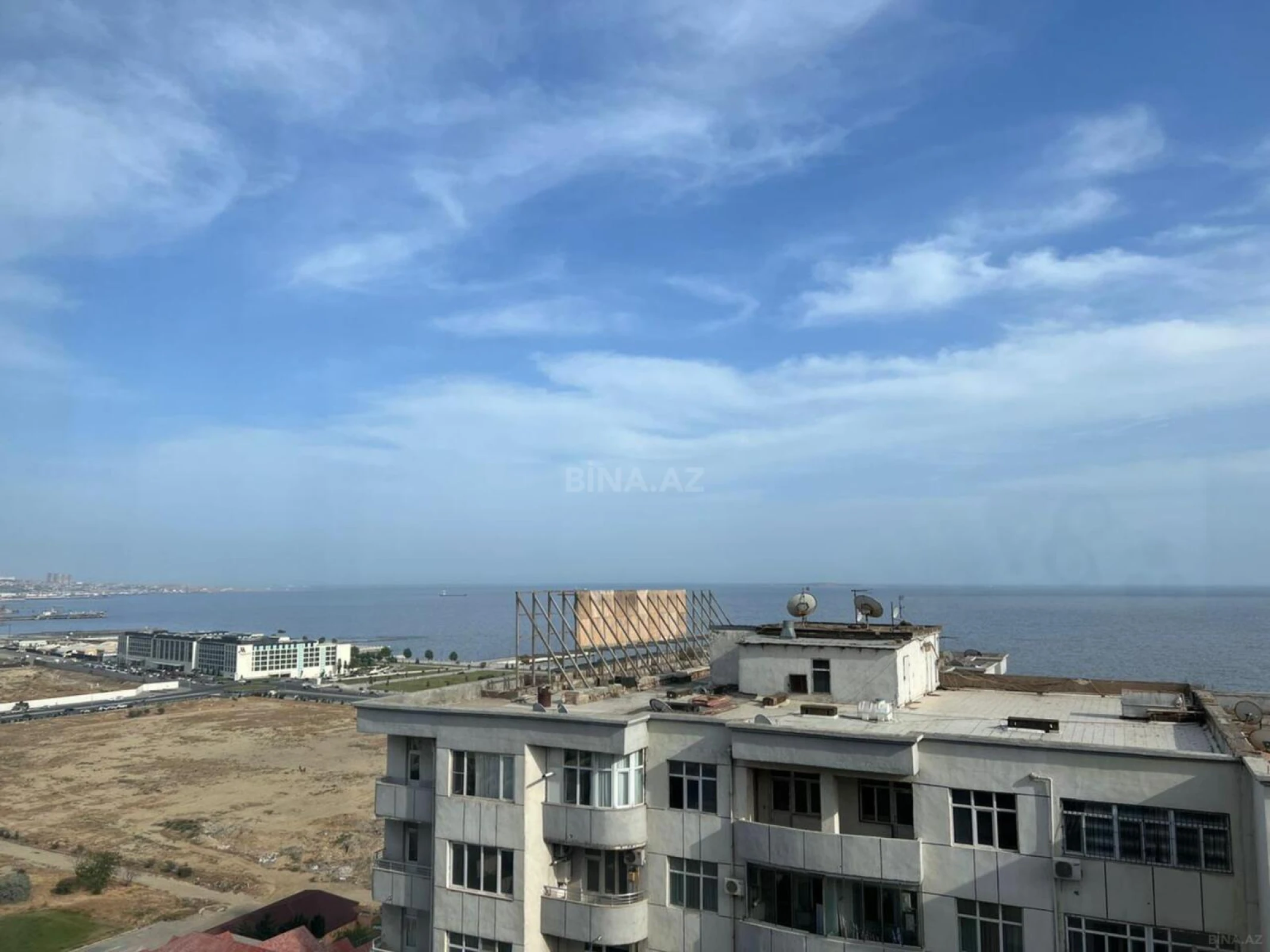 Satılır 3 otaqlı mənzil 141 m²