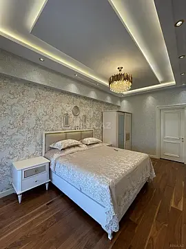 Satılır 3 otaqlı mənzil 141 m²