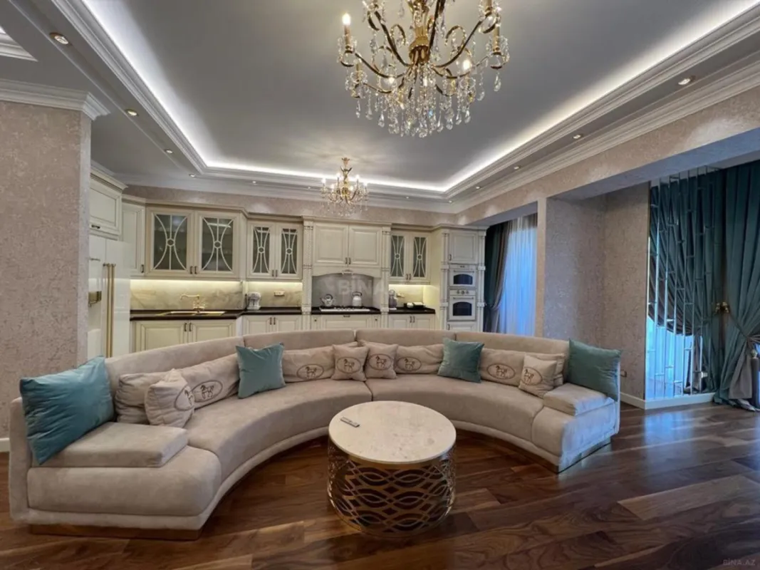 Satılır 3 otaqlı mənzil 141 m²