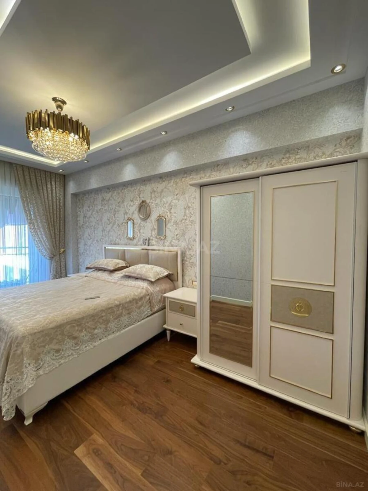 Satılır 3 otaqlı mənzil 141 m²