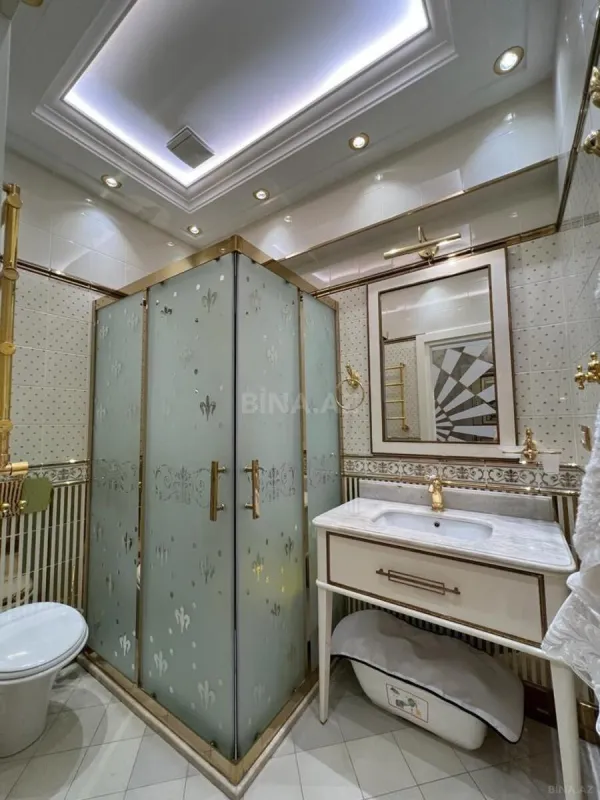 Satılır 3 otaqlı mənzil 141 m²