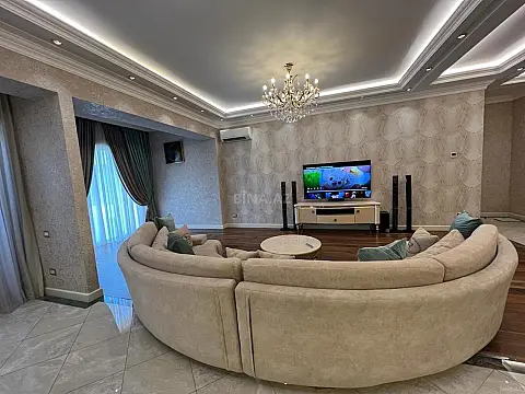 Satılır 3 otaqlı mənzil 141 m²