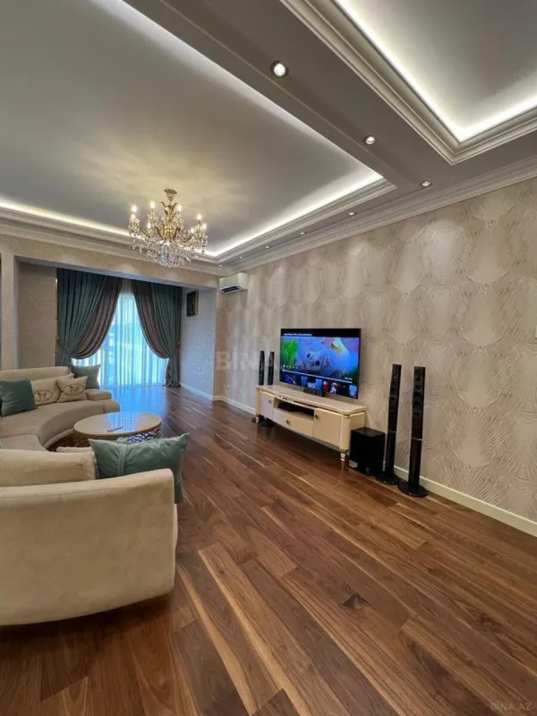 Satılır 3 otaqlı mənzil 141 m²