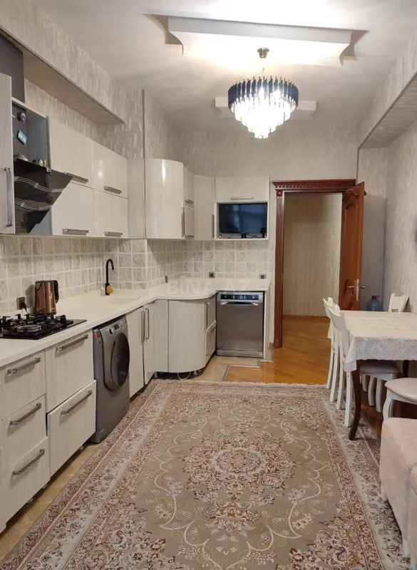 Satılır 3 otaqlı mənzil 130 m²