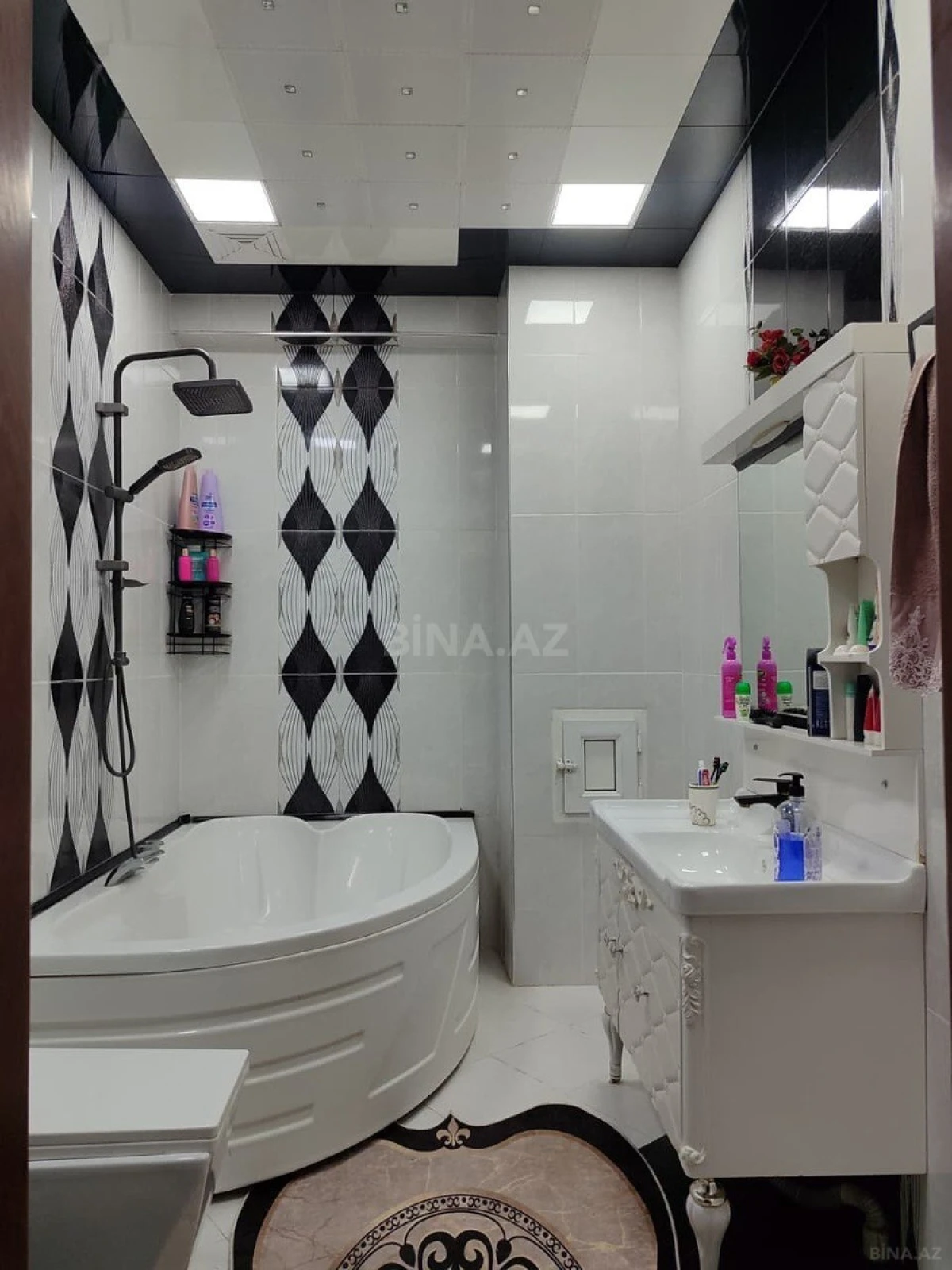 Satılır 3 otaqlı mənzil 130 m²