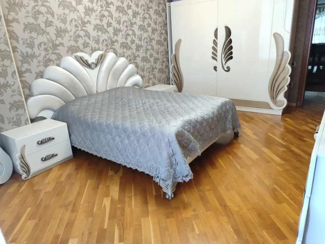 Satılır 3 otaqlı mənzil 130 m²