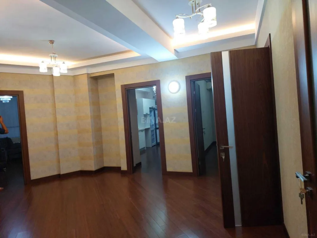 Kirayə verilir 2 otaqlı mənzil 113 m²