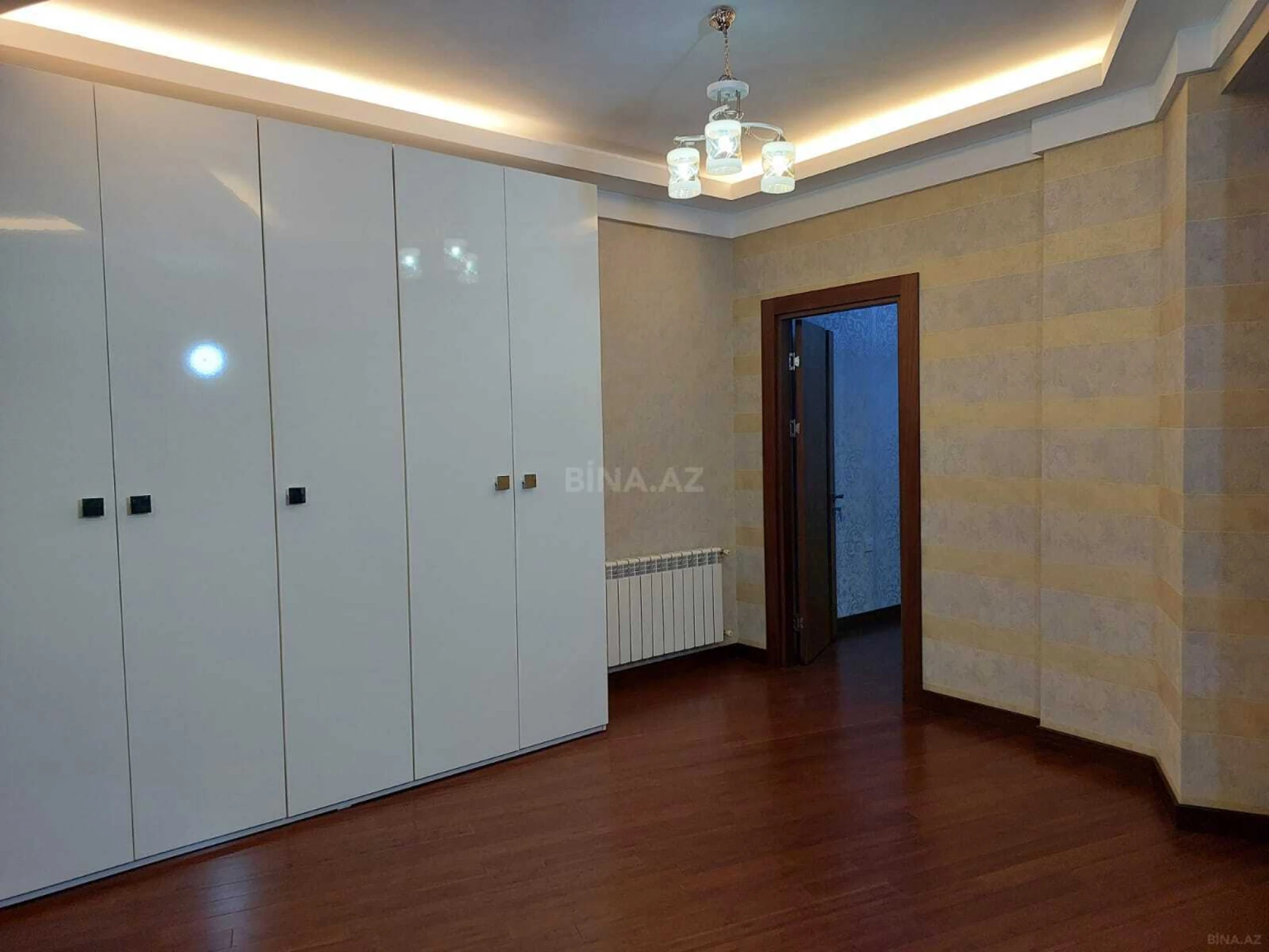 Kirayə verilir 2 otaqlı mənzil 113 m²