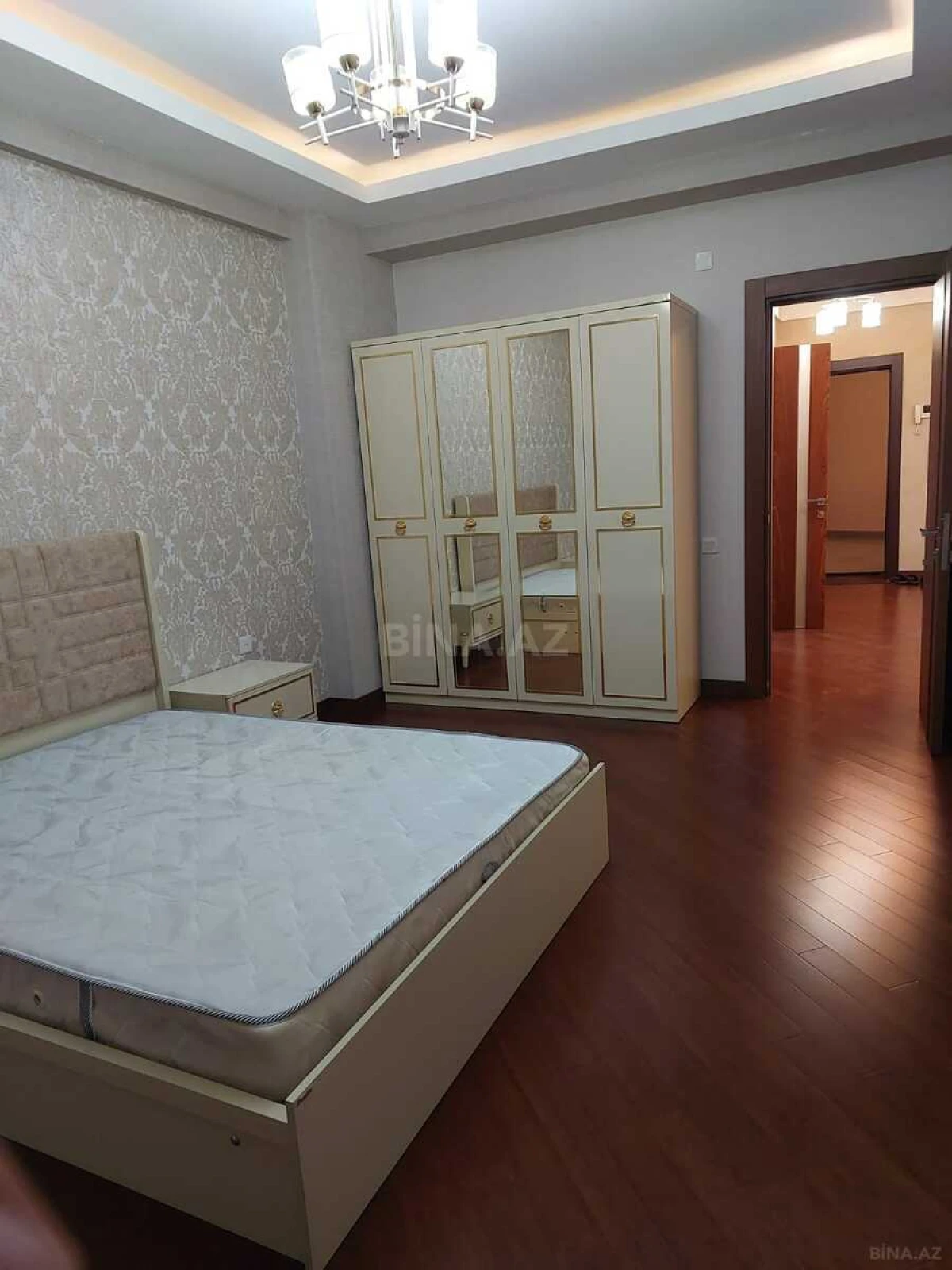 Kirayə verilir 2 otaqlı mənzil 113 m²