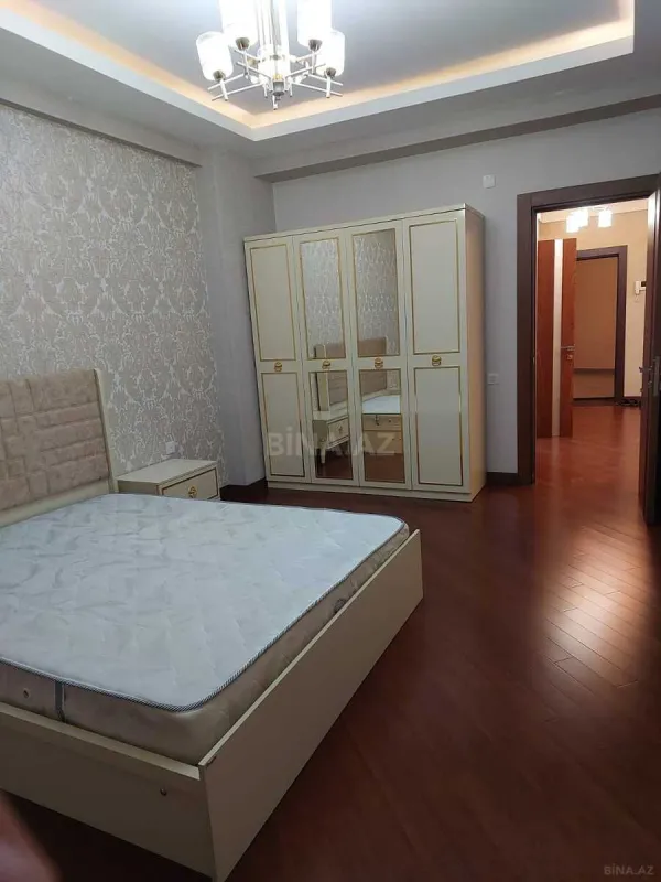 Kirayə verilir 2 otaqlı mənzil 113 m²