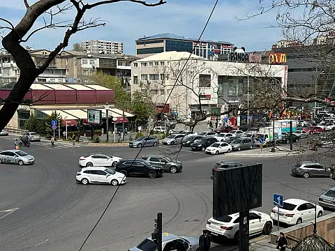 Kirayə verilir 3 otaqlı mənzil 135 m² — Bakı, Nərimanov 3 otaq 135.00 m²