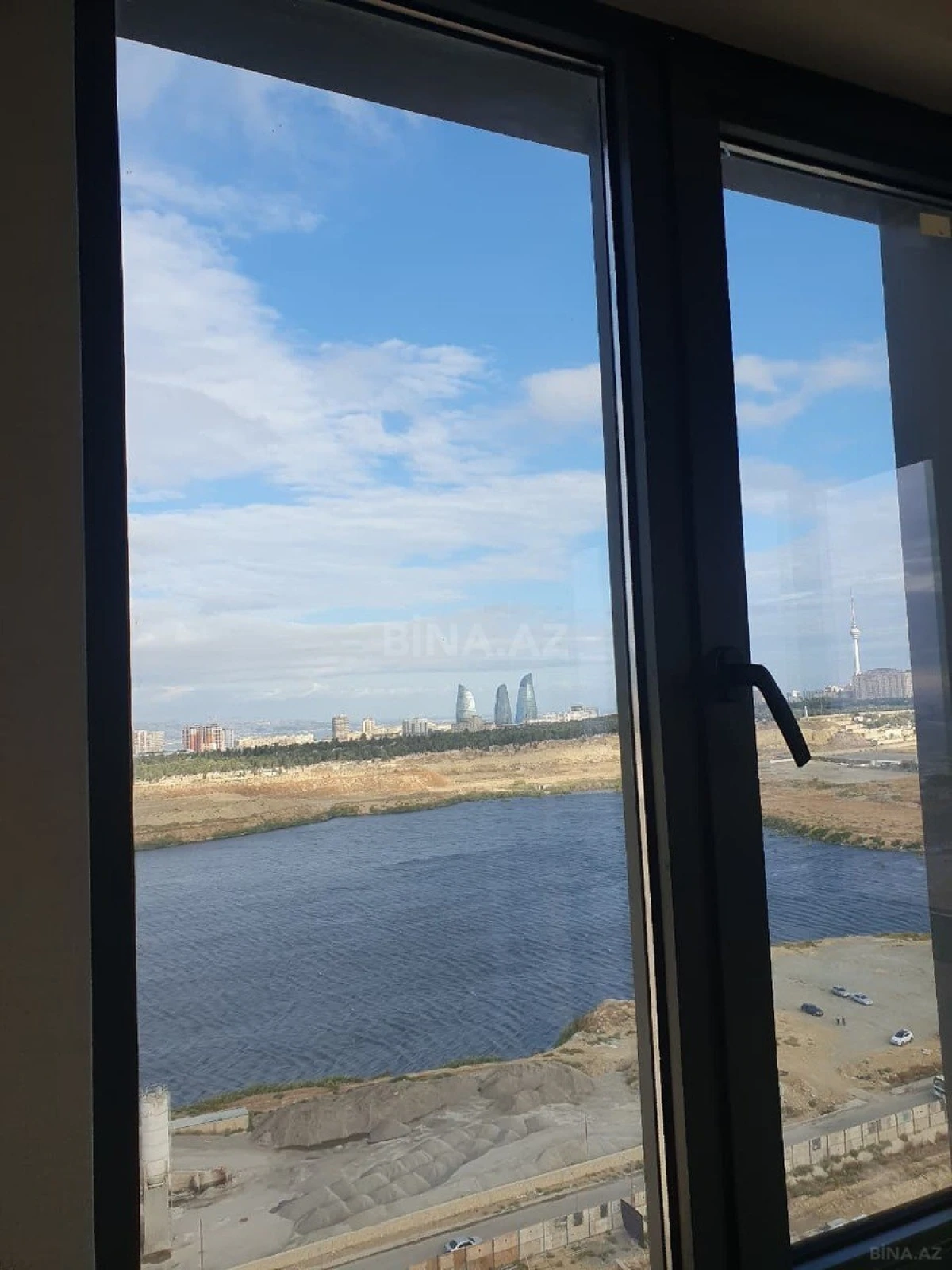 Satılır 2 otaqlı mənzil 63 m²