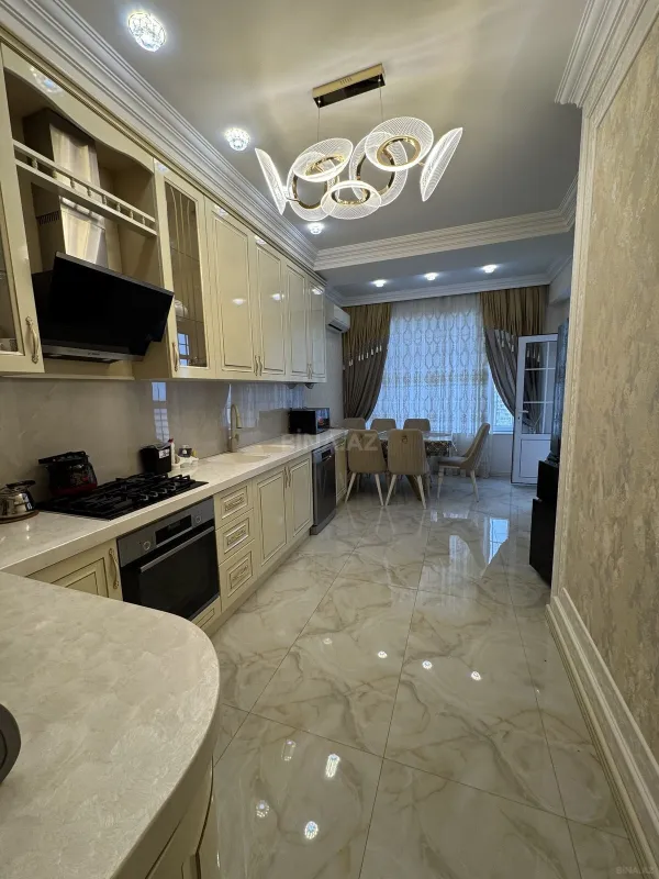 Satılır 3 otaqlı mənzil 105 m²