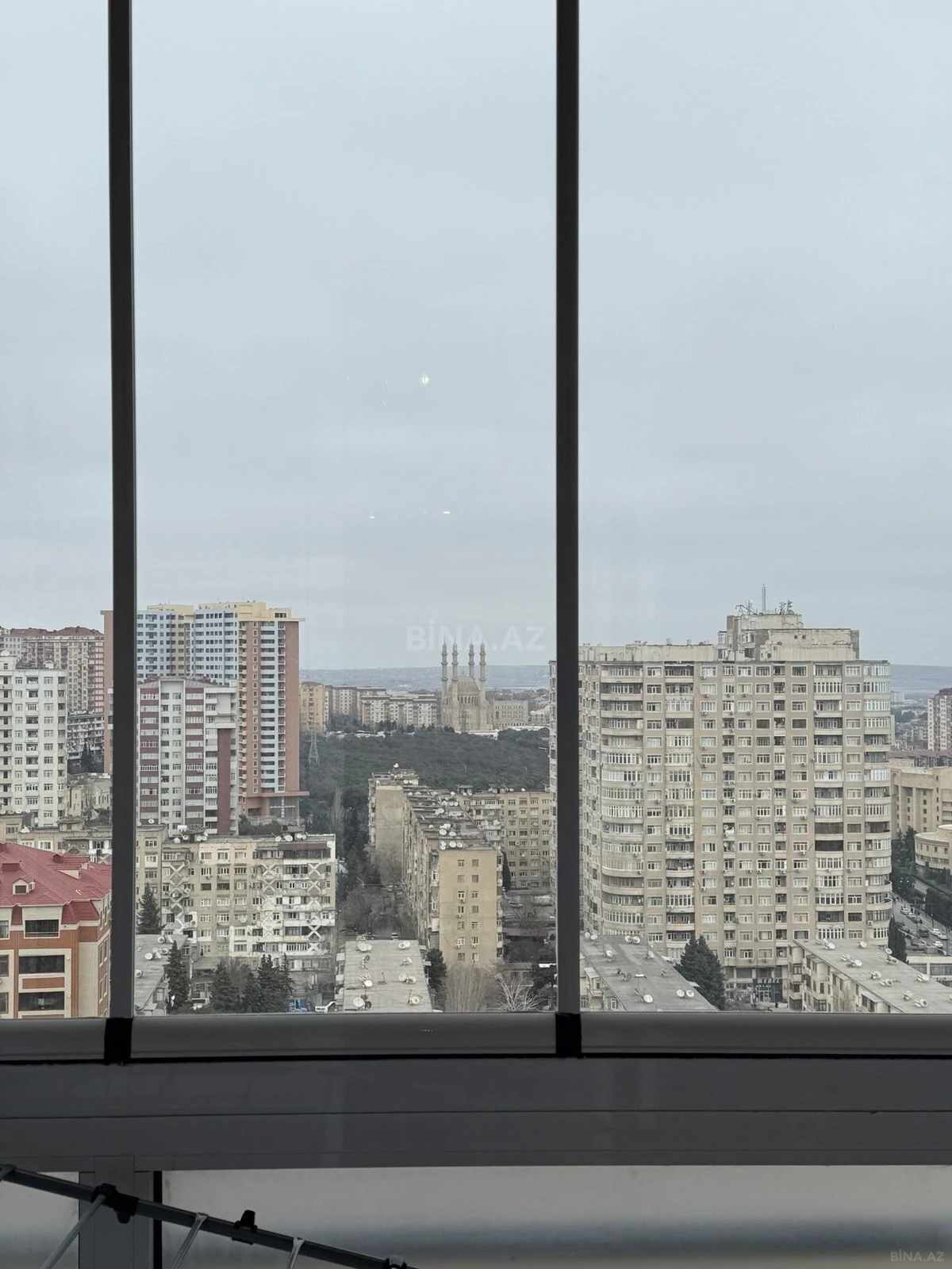 Satılır 3 otaqlı mənzil 105 m²