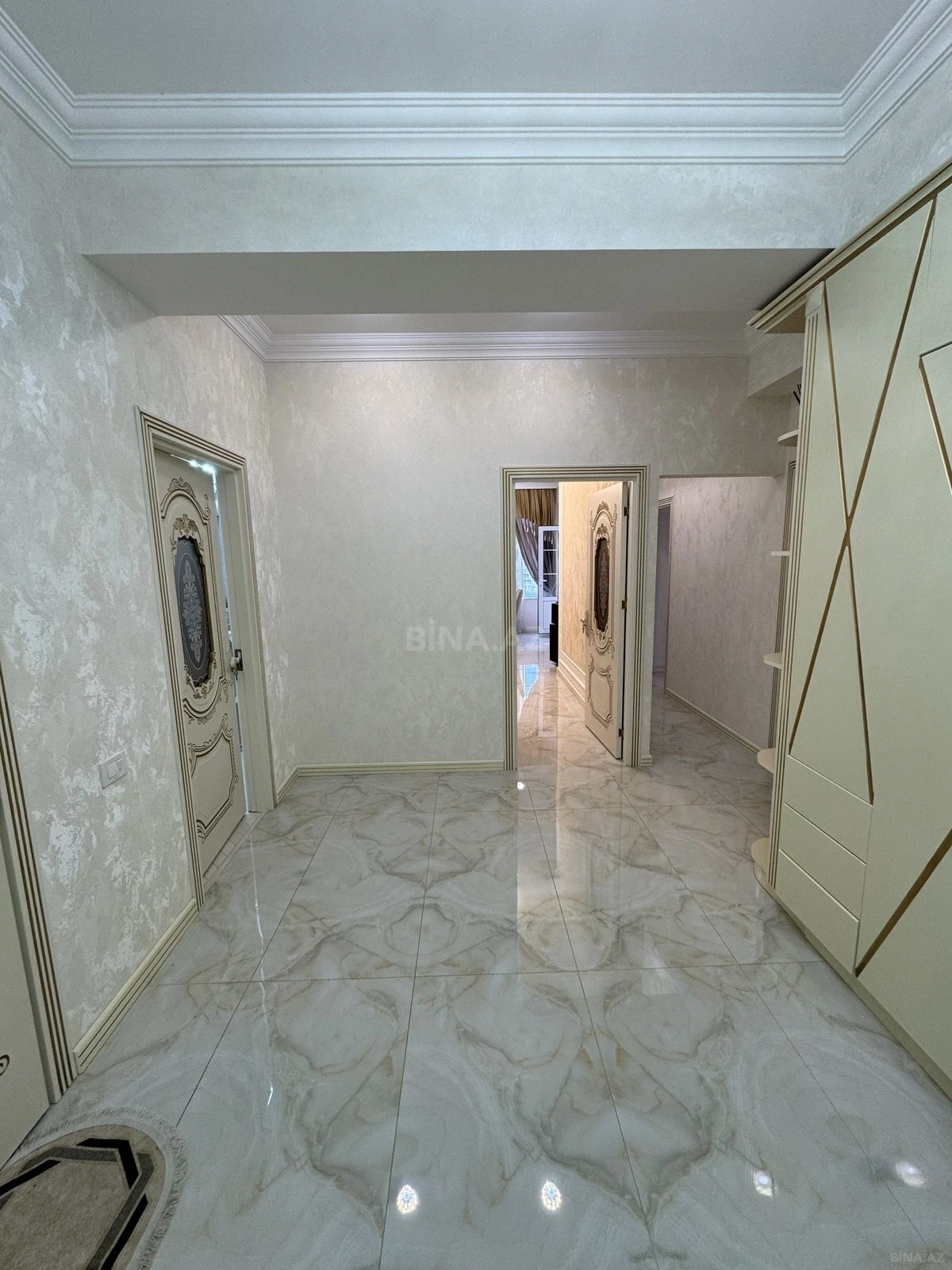 Satılır 3 otaqlı mənzil 105 m²