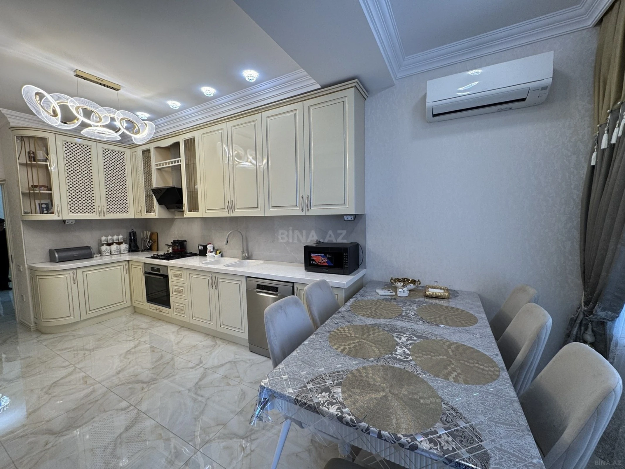 Satılır 3 otaqlı mənzil 105 m²