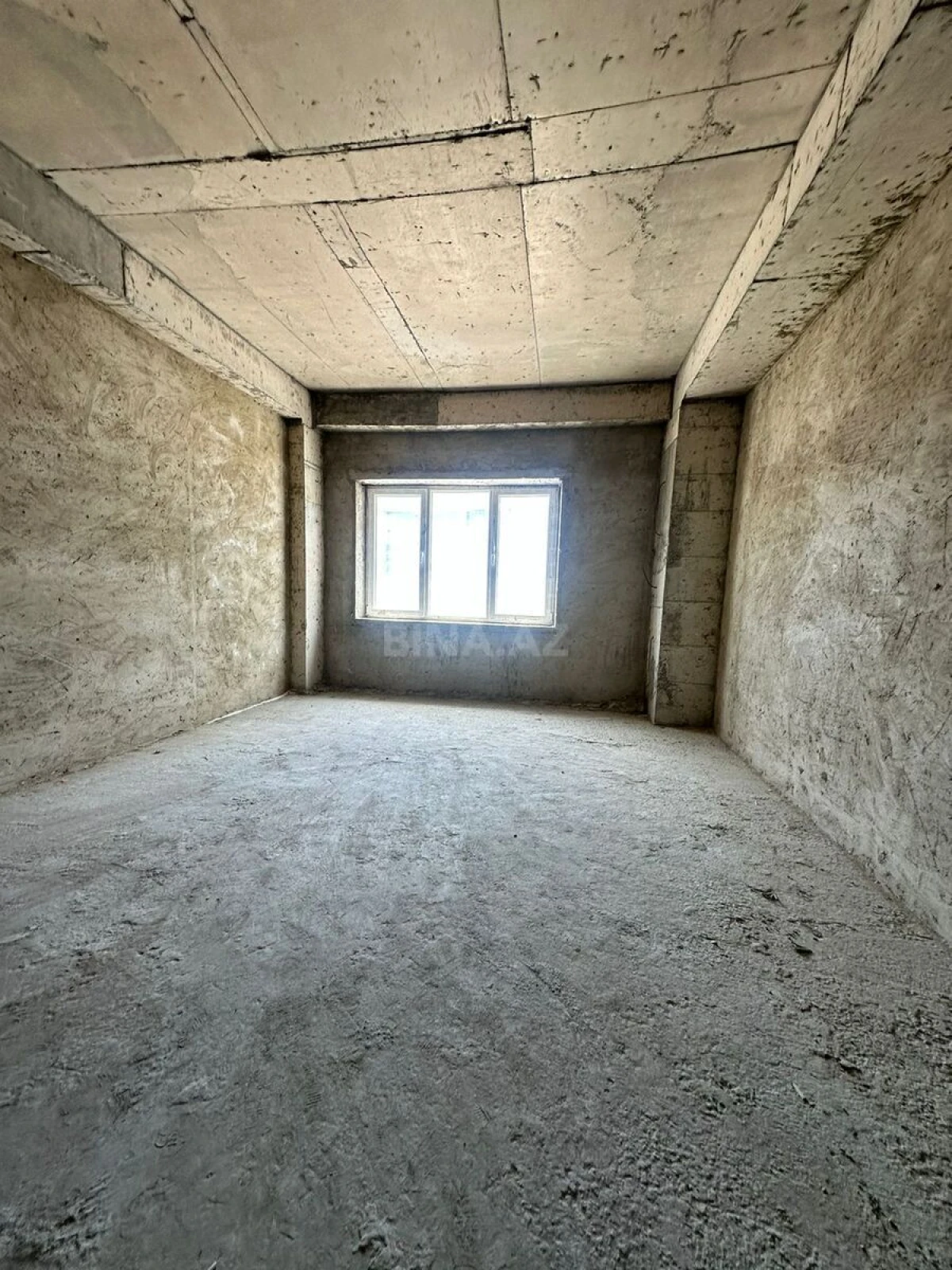 Satılır 4 otaqlı mənzil 200 m²