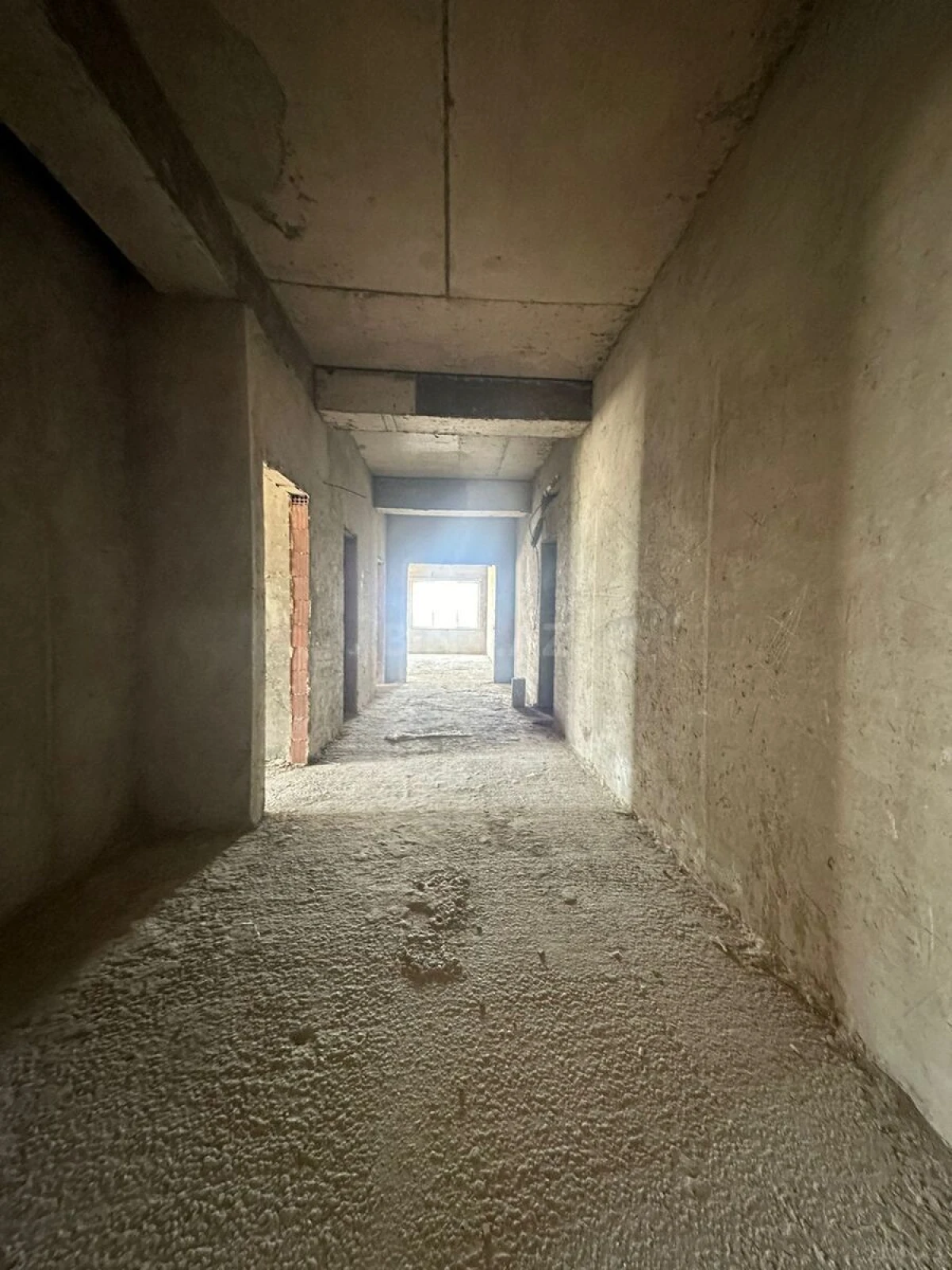 Satılır 4 otaqlı mənzil 200 m²