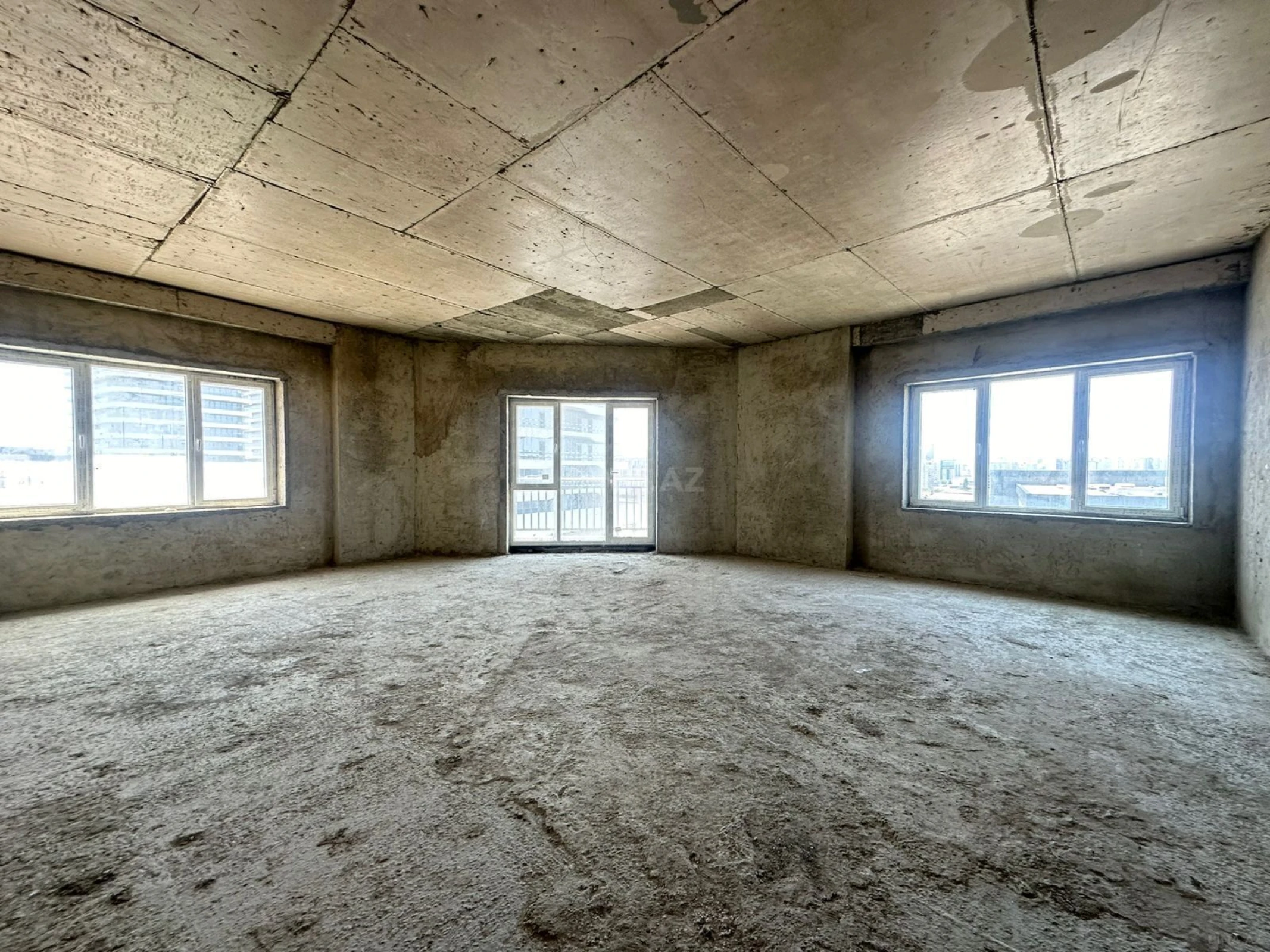 Satılır 4 otaqlı mənzil 200 m²