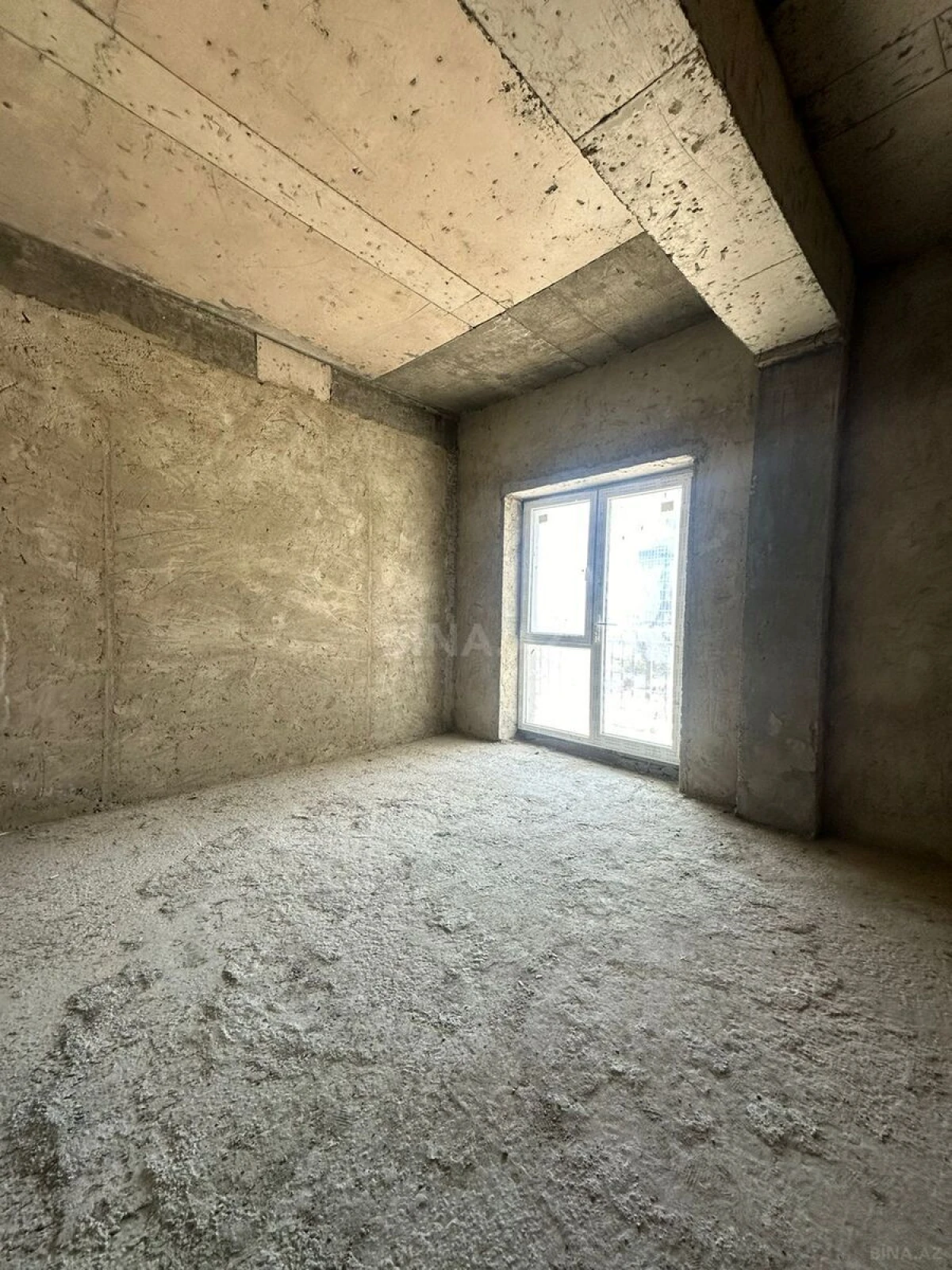 Satılır 4 otaqlı mənzil 200 m²