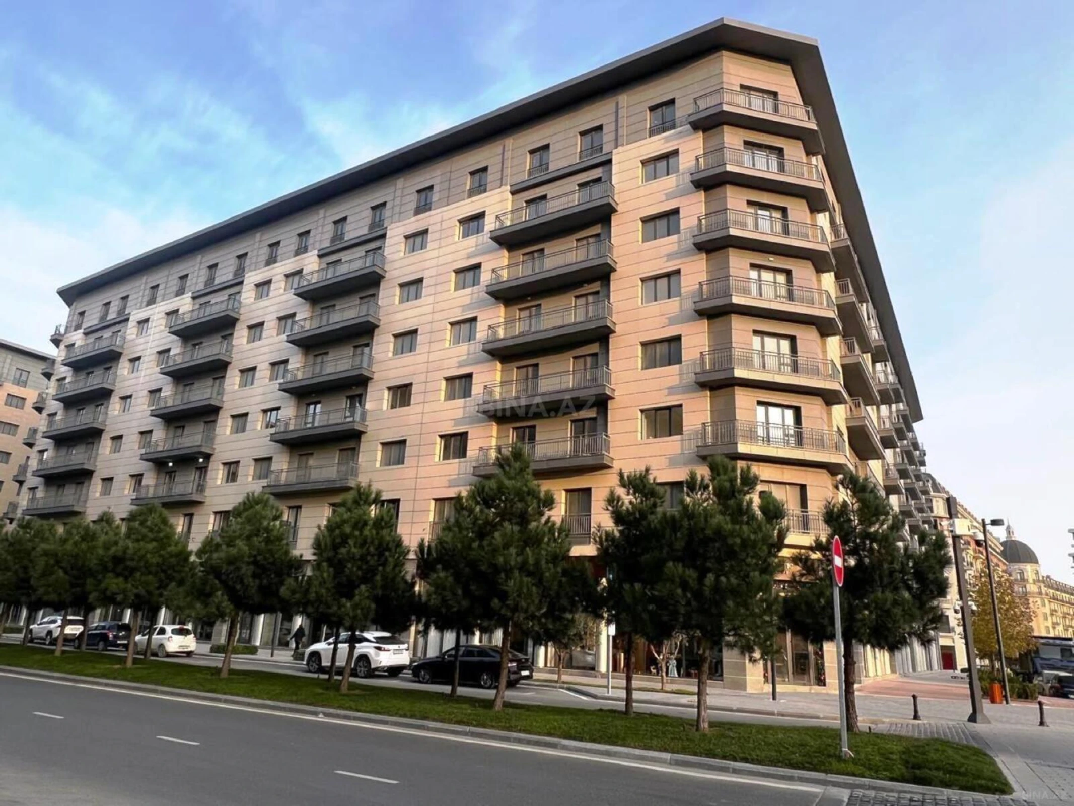 Satılır 4 otaqlı mənzil 200 m²