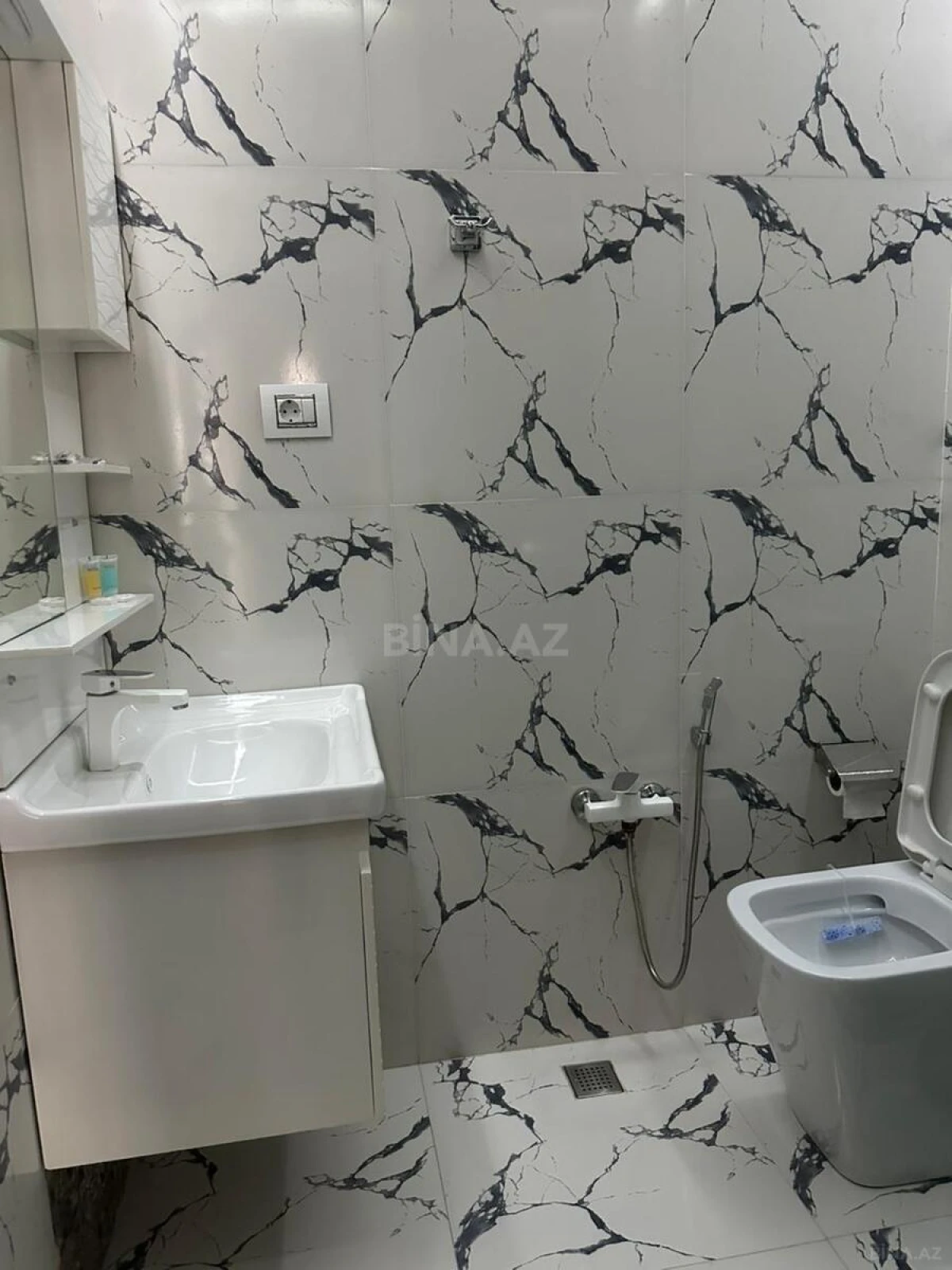 Kirayə verilir 2 otaqlı mənzil 60 m²