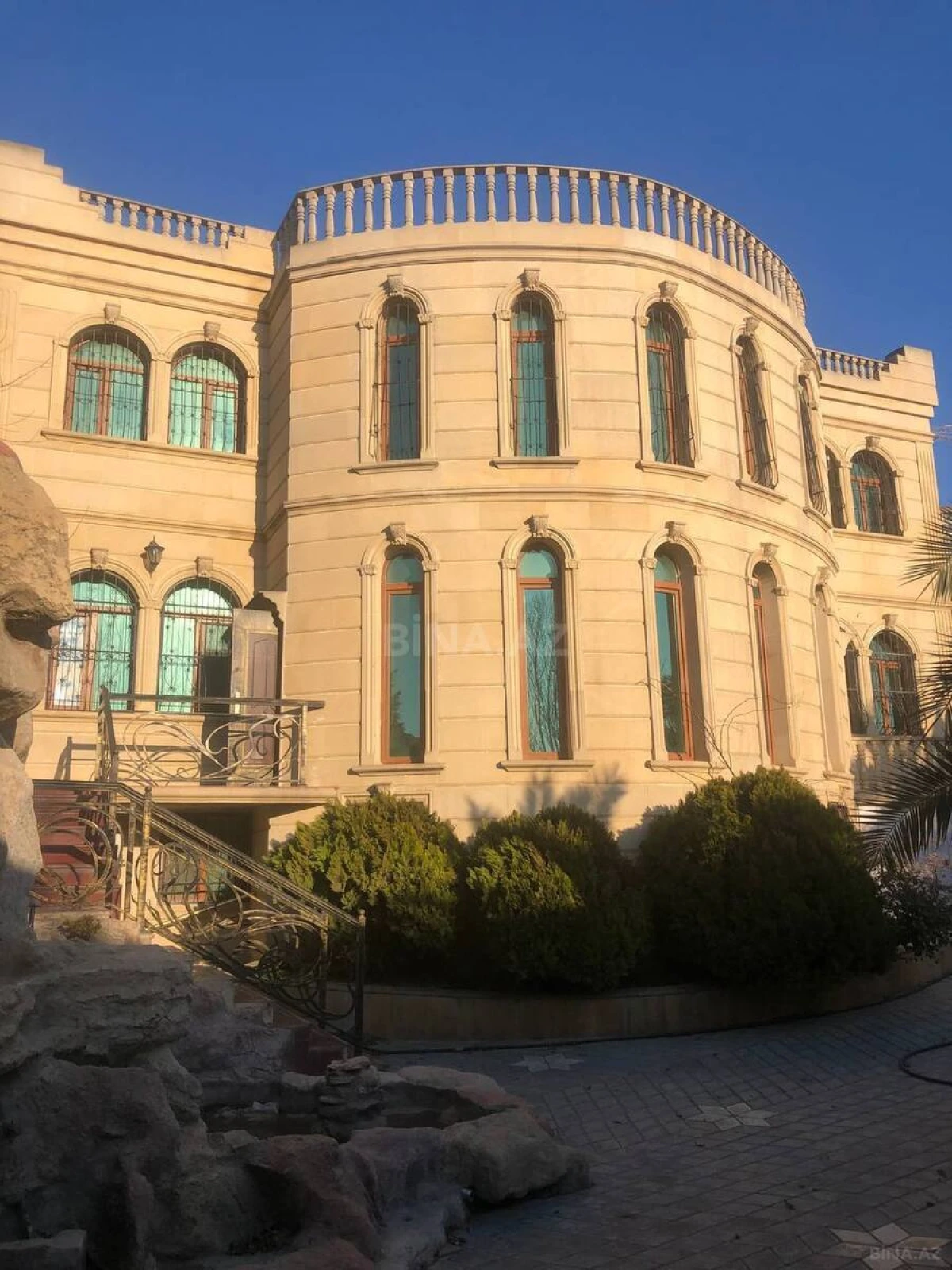 Kirayə verilir 7 otaqlı ofis 300 m²