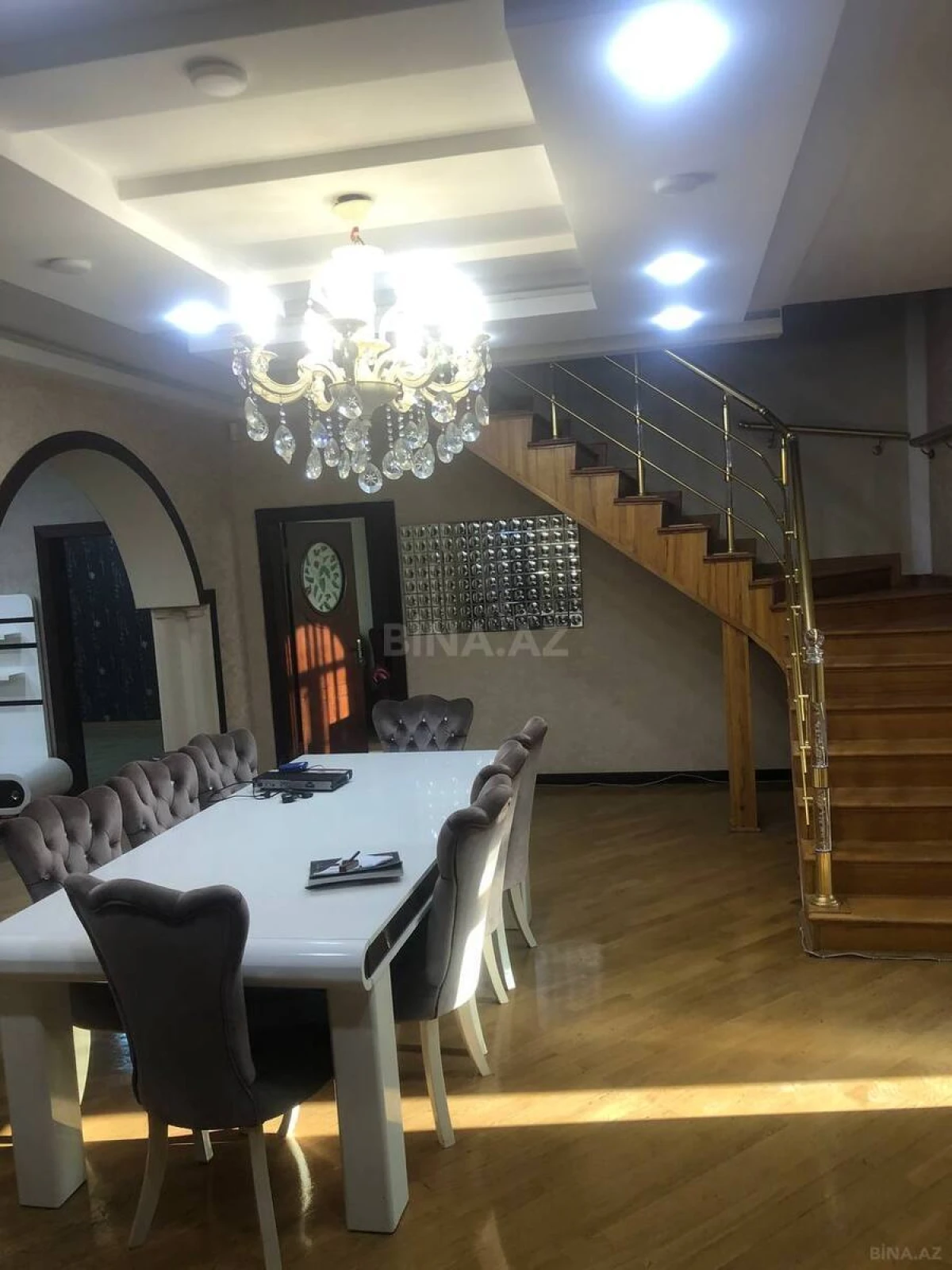 Kirayə verilir 7 otaqlı ofis 300 m²