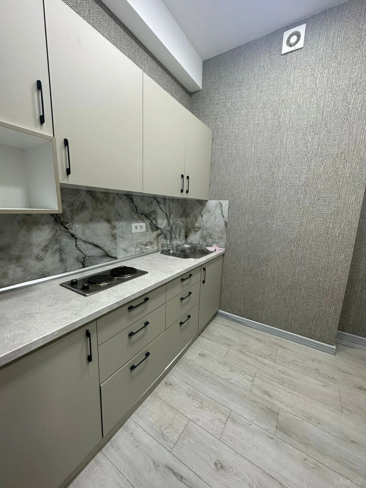 Kirayə verilir 4 otaqlı ofis 190 m²
