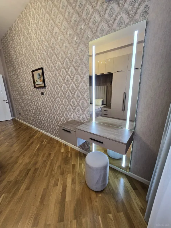 Kirayə verilir 3 otaqlı mənzil 130 m²