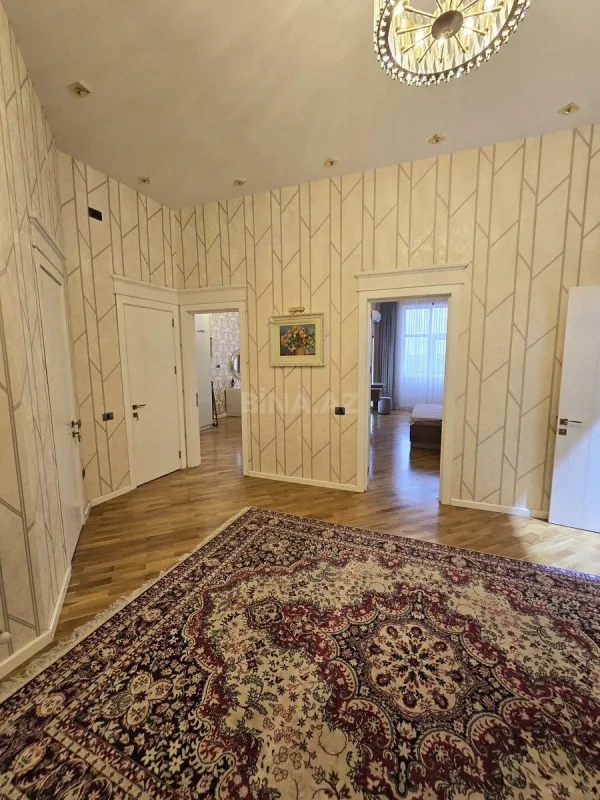 Kirayə verilir 3 otaqlı mənzil 130 m²