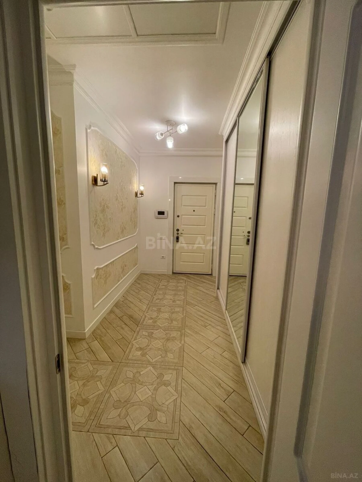 Kirayə verilir 3 otaqlı mənzil 136 m²