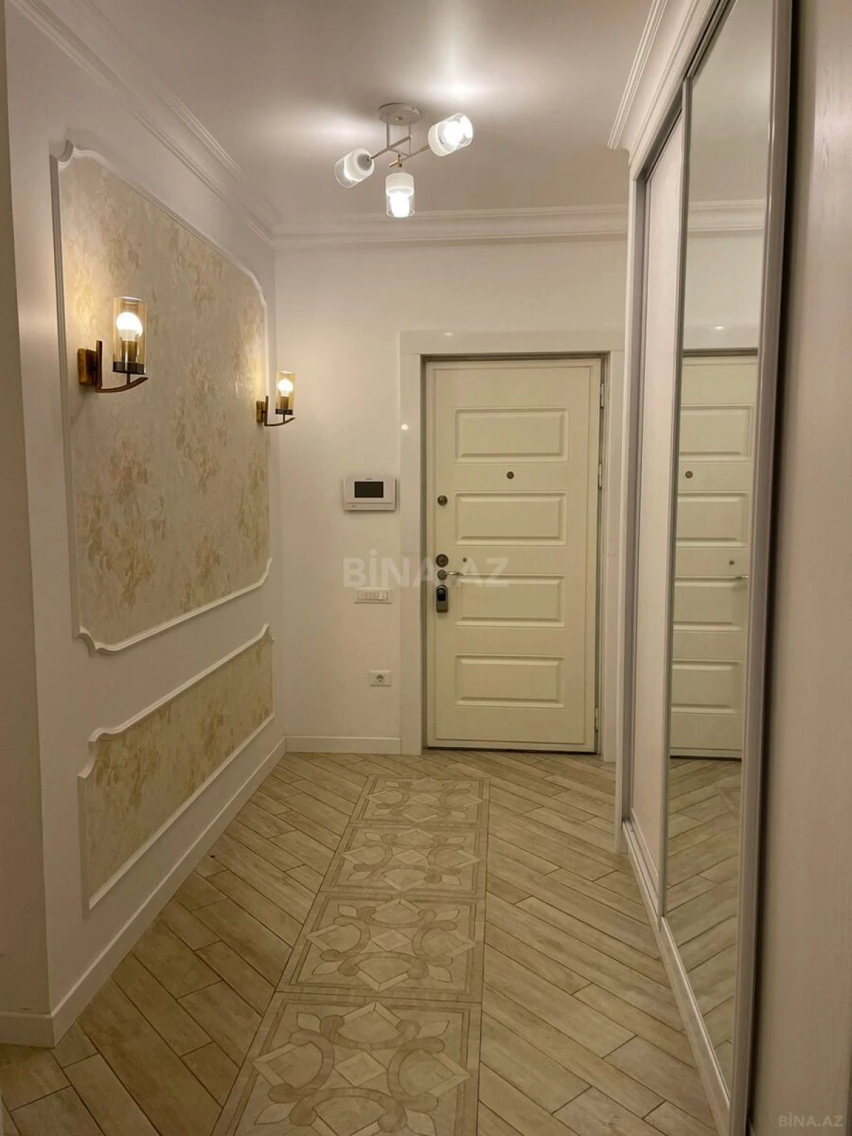 Kirayə verilir 3 otaqlı mənzil 136 m²