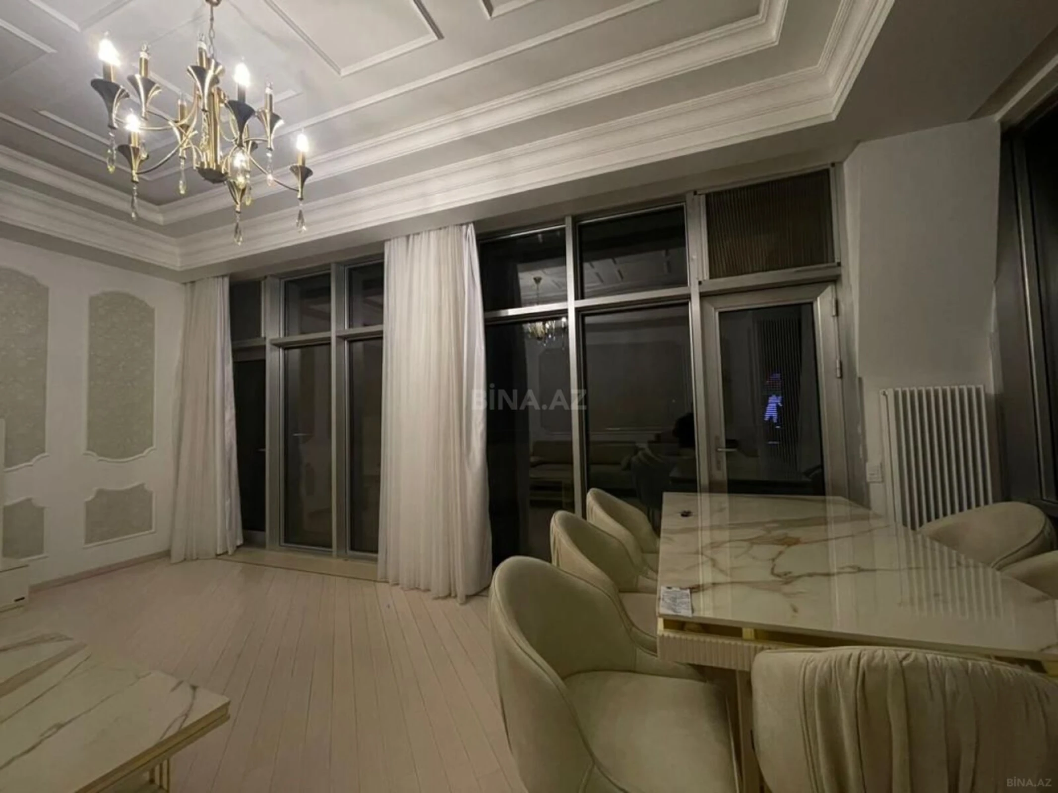 Kirayə verilir 3 otaqlı mənzil 136 m²