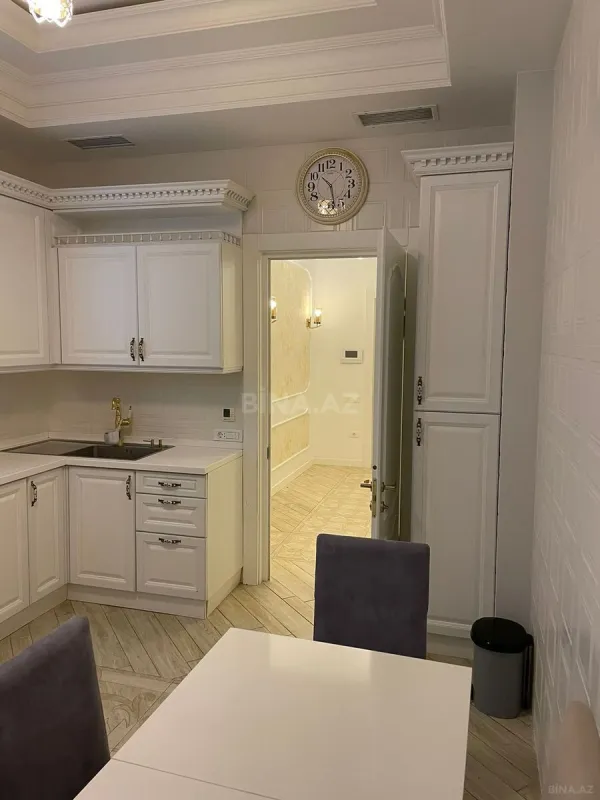 Kirayə verilir 3 otaqlı mənzil 136 m²