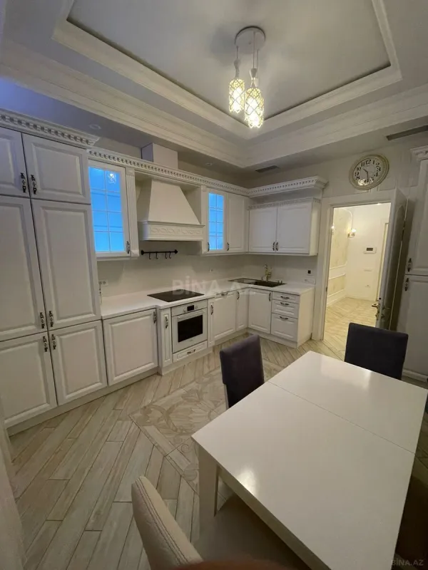 Kirayə verilir 3 otaqlı mənzil 136 m²
